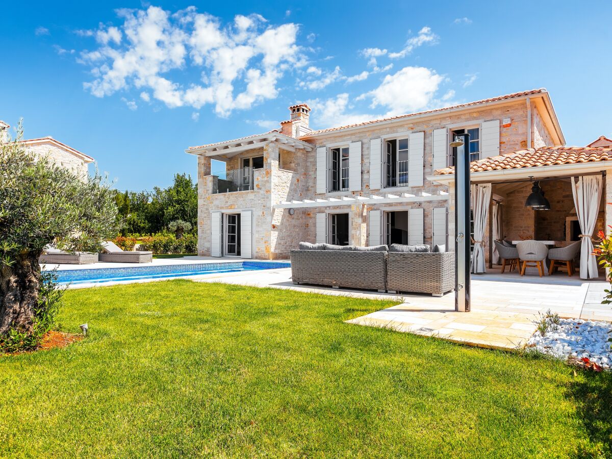 Villa with pool and sea view in Krk - Outdoor photo 4