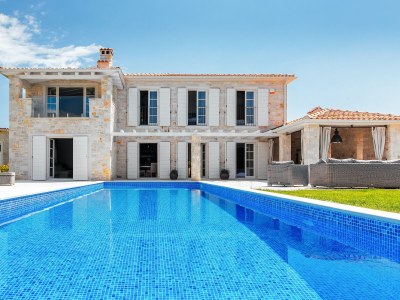 Villa with pool and sea view in Krk - Outdoor photo 3
