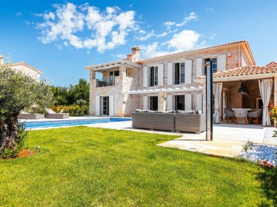 Villa with pool and sea view in Krk - Outdoor photo 4