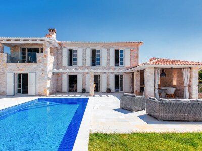 Villa with pool and sea view in Krk - Outdoor photo 6