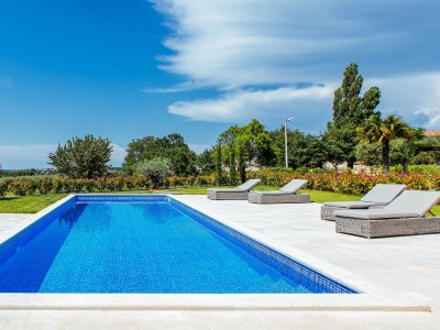 Villa with pool and sea view in Krk - Outdoor photo 7