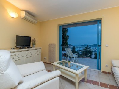 Apartment Sbardella A1 with Balcony and Sea View - Features photo 11
