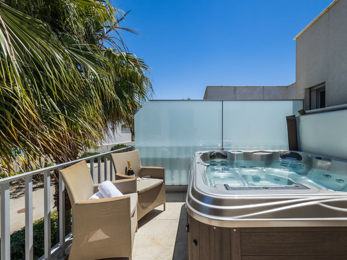 Villa Design Villa OCV - Heated Pool and Jacuzzi