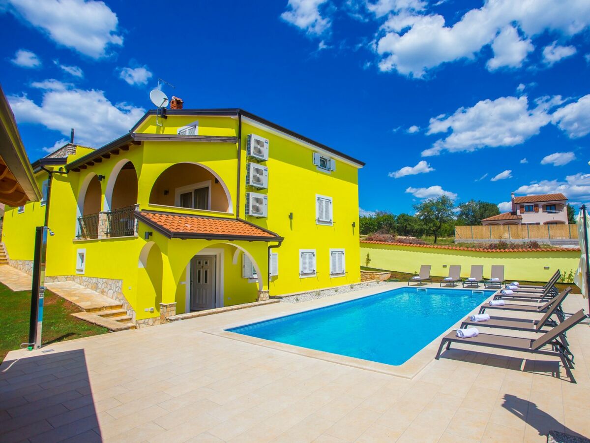 Villa Gialla with private pool