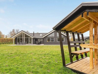 Holiday house Luxus-Retreat mit Pool -- By Traum Ferienwohnungen - Outdoor photo 25