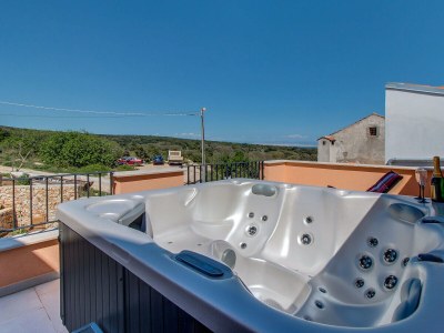 Holiday house DELPHINE with pool - Outdoor photo 5