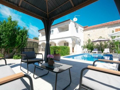 Villa Martin | Countryside Retreat with Pool - Outdoor photo 8