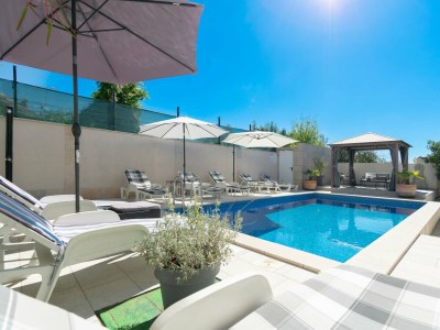 Villa Martin | Countryside Retreat with Pool - Outdoor photo 10