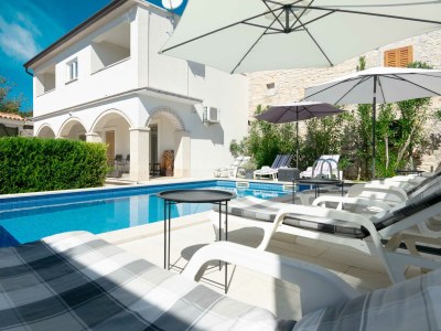 Villa Martin | Countryside Retreat with Pool - Outdoor photo 12