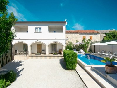 Villa Martin | Countryside Retreat with Pool - Outdoor photo 17