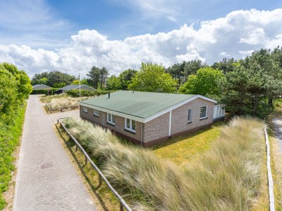 Bungalow De Mistral in Buren Ameland - Bungalow