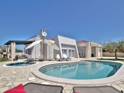 Villa Casa Siesta with Pool & Jacuzzi in Murine - Villa