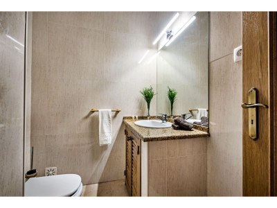 Villa Large villa with swimming pool within walking distance to the beach - Features photo 16