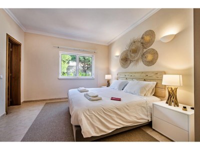 Villa Large villa with swimming pool within walking distance to the beach - Features photo 17