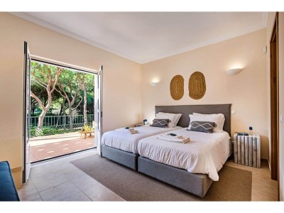 Villa Large villa with swimming pool within walking distance to the beach - Features photo 20