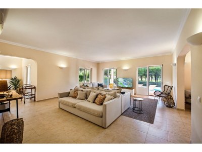 Villa Large villa with swimming pool within walking distance to the beach - Features photo 21