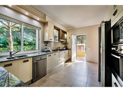 Villa Large villa with swimming pool within walking distance to the beach - Features photo 23