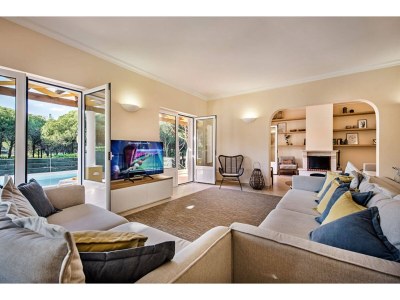 Villa Large villa with swimming pool within walking distance to the beach - Features photo 24