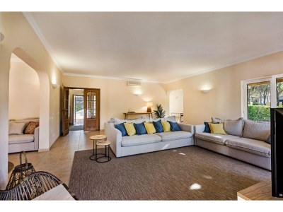 Villa Large villa with swimming pool within walking distance to the beach - Features photo 25