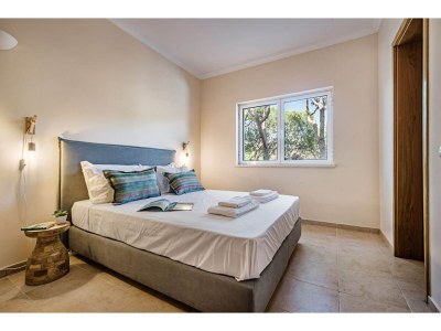 Villa Large villa with swimming pool within walking distance to the beach - Features photo 26