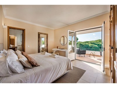 Villa Large villa with swimming pool within walking distance to the beach - Features photo 27