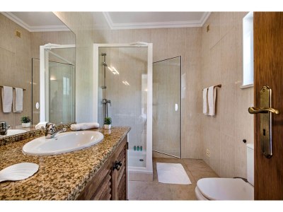 Villa Large villa with swimming pool within walking distance to the beach - Features photo 28