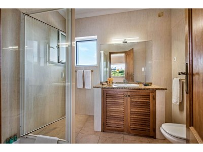 Villa Large villa with swimming pool within walking distance to the beach - Features photo 29