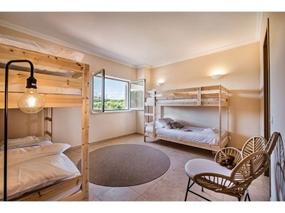 Villa Large villa with swimming pool within walking distance to the beach - Features photo 32