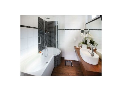 Holiday room Maisonette-Suite "Goethe"/Dusche-Badewanne/WC - Features photo 34