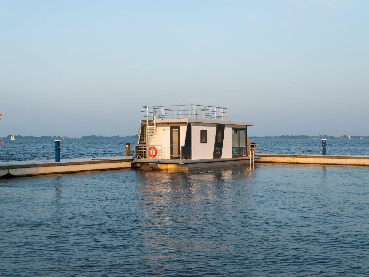 House boat Houseboat Sneekermeer with Garden and Views - Outdoor photo 2