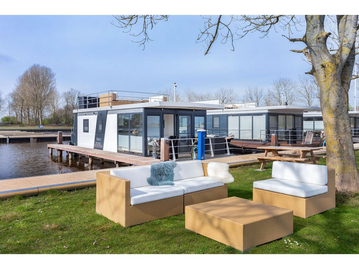 House boat Houseboat Sneekermeer with Garden and Views - Outdoor photo 4