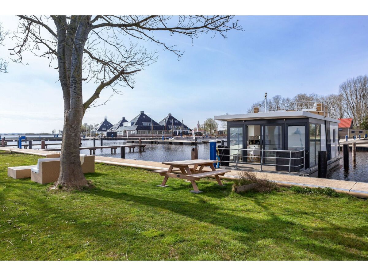House boat Houseboat Sneekermeer with Garden and Views - Outdoor photo 5