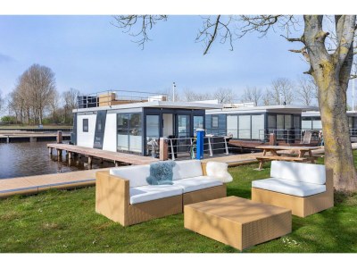 House boat Houseboat Sneekermeer with Garden and Views - Outdoor photo 4