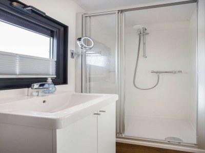 House boat Houseboat Sneekermeer with Garden and Views - Features photo 12