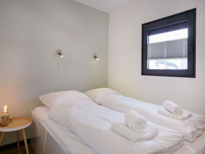 House boat Houseboat Sneekermeer with Garden and Views - Features photo 15