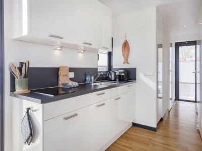 House boat Houseboat Sneekermeer with Garden and Views - Features photo 20