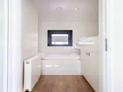 House boat Houseboat Sneekermeer with Garden and Views - Features photo 22