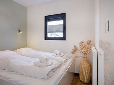 House boat Houseboat Sneekermeer with Garden and Views - Features photo 23