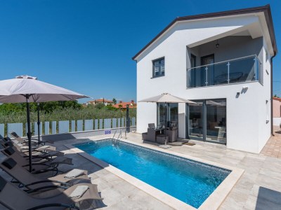 Villa Villa Galeria in Zbandaj - Villa