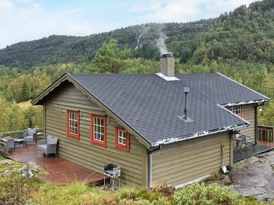 Holiday house 4 person holiday home in Leirvik i Sogn - Holiday house
