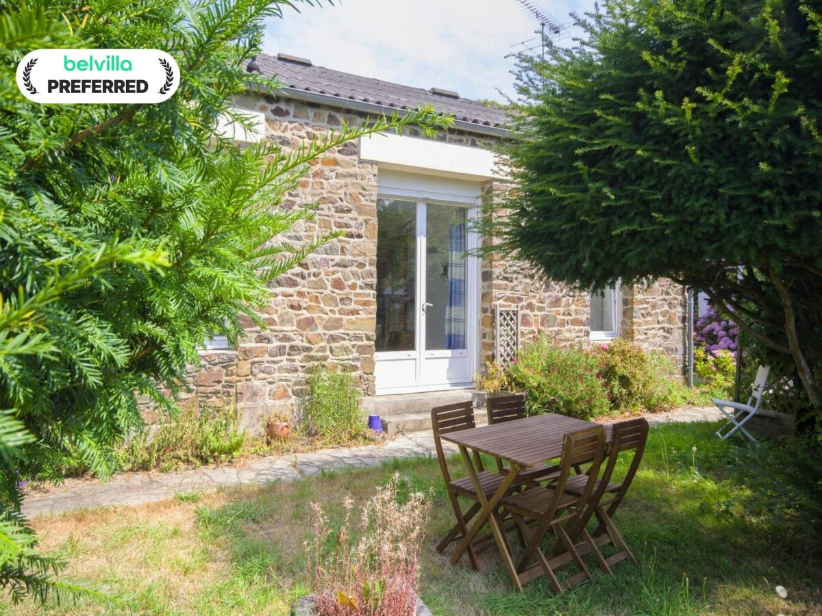 Holiday house Stone House by Les Godelins Beach, Goëlo Coast