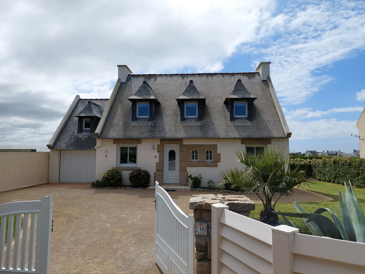 Holiday house Holiday Home by Roscoff Beach and Horse Racing