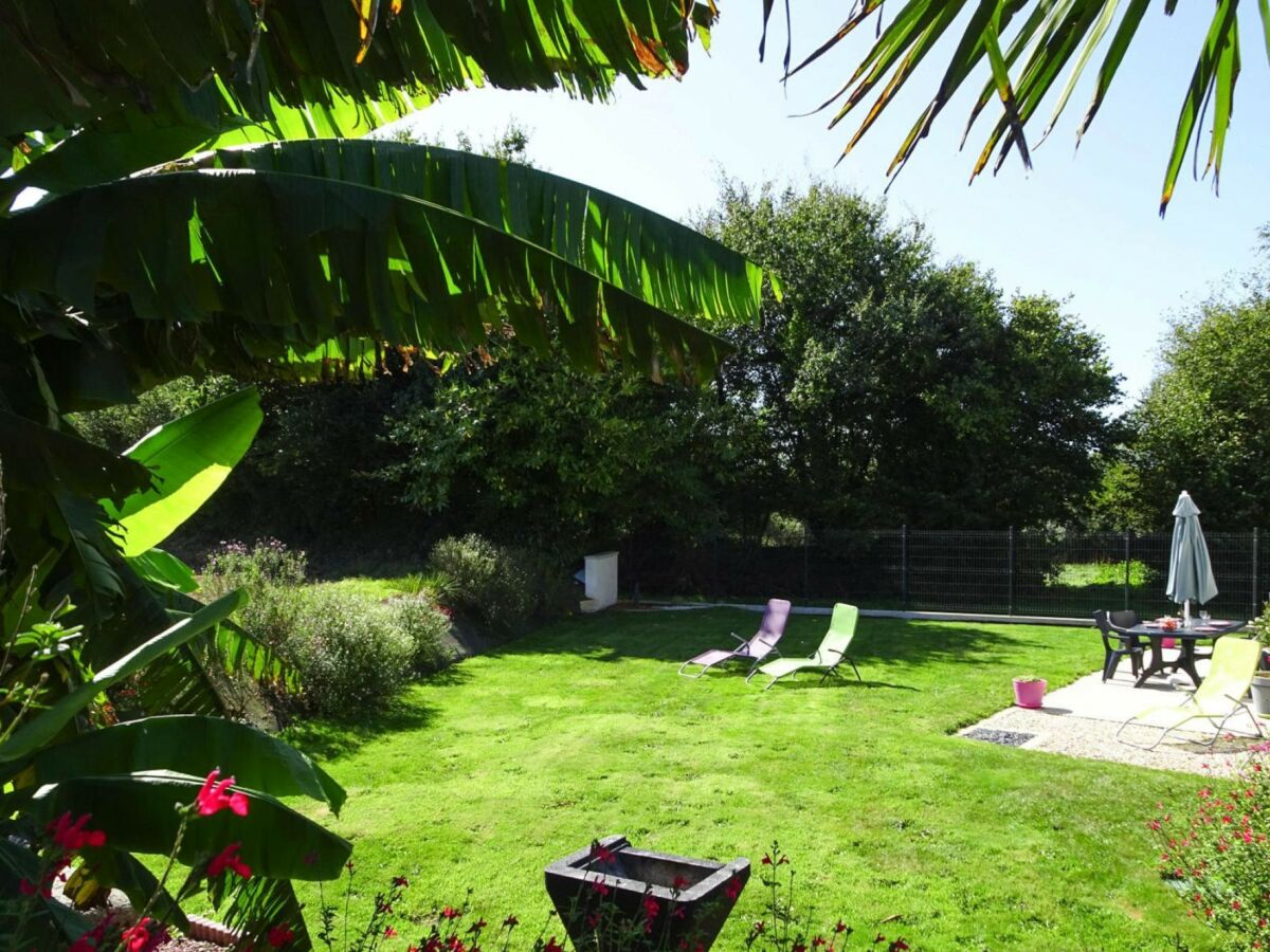 Holiday house Holiday Home in Guerlesquin near Lake - Outdoor photo 3