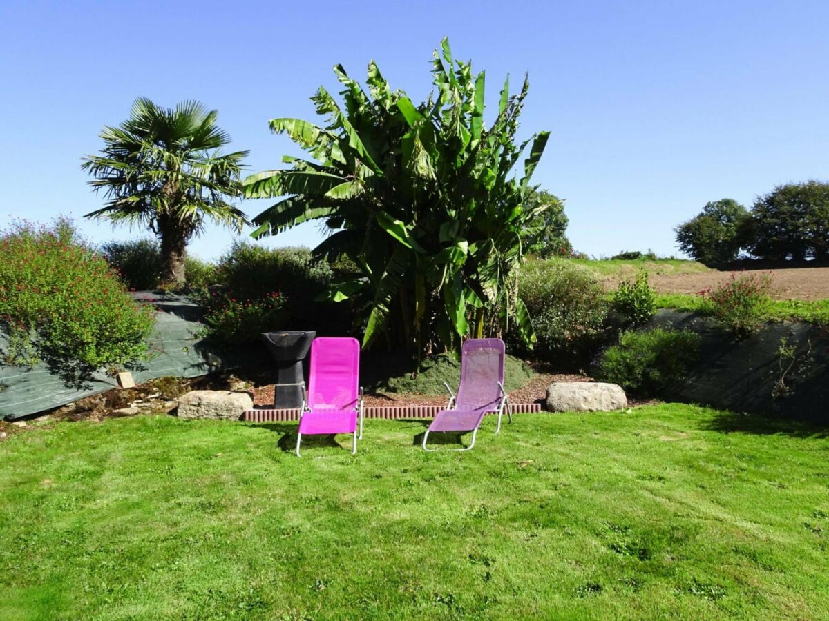 Holiday house Holiday Home in Guerlesquin near Lake - Outdoor photo 4