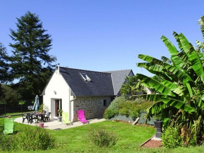Holiday house Holiday Home in Guerlesquin near Lake in Morlaix - Holiday house