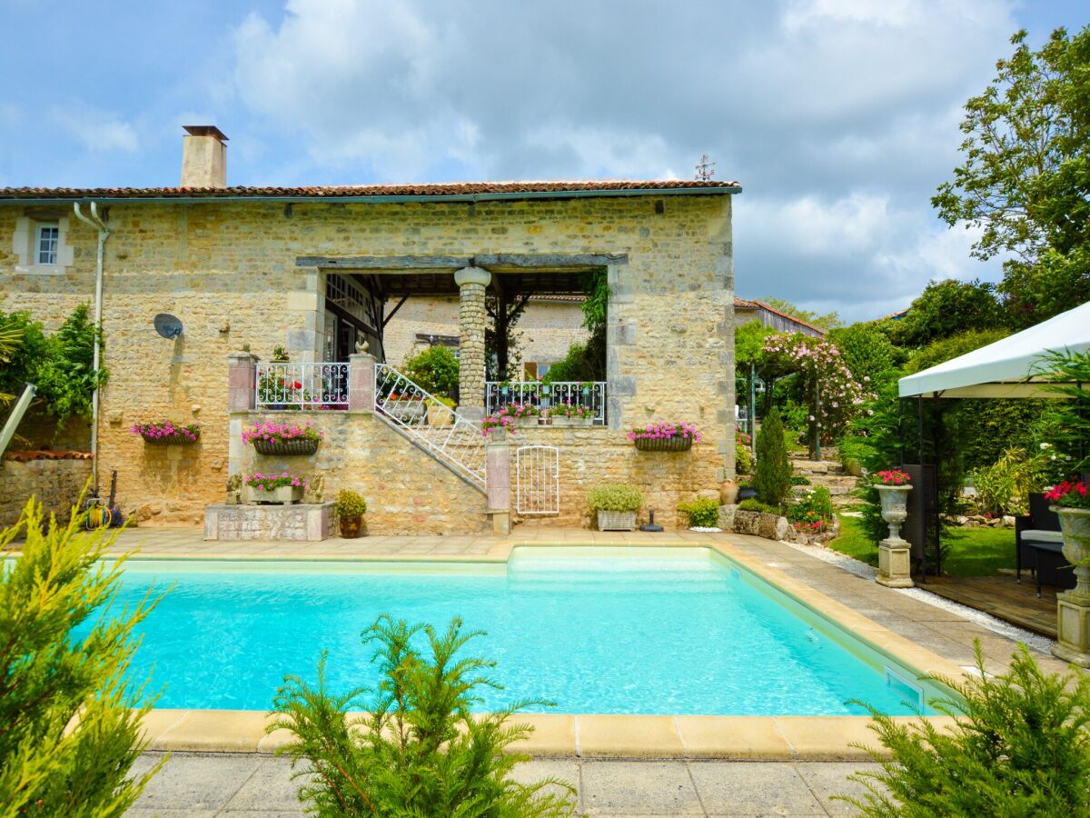 Holiday house Holiday Home in Charente with Pool - Outdoor photo 5