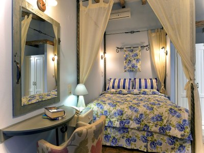 Apartment Apartment with Pool & Near Sea - Features photo 10