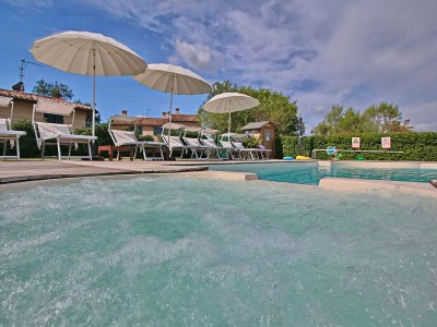 Holiday house Cottage in Montelabbate with Pool & Forest - Outdoor photo 3