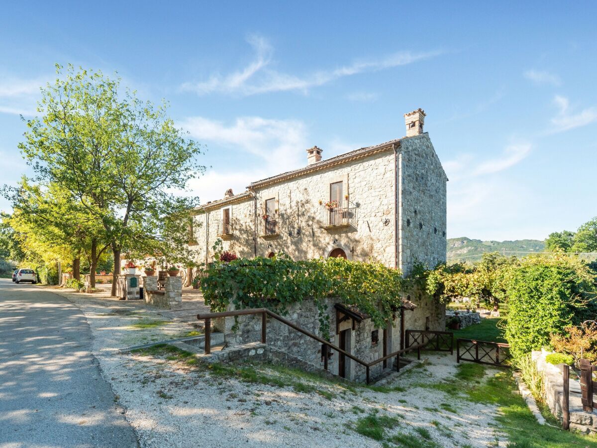 Holiday house Cottage in Bomba near Lake Bomba - Outdoor photo 2