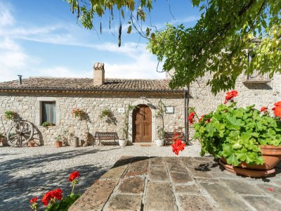 Holiday house Cottage in Bomba near Lake Bomba - Outdoor photo 14